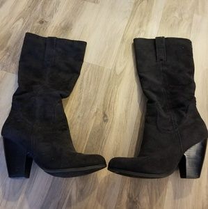 Black heel boots